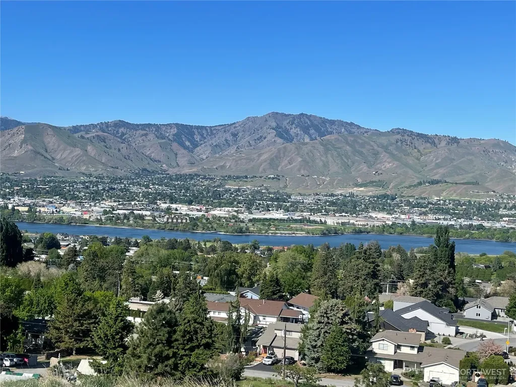 2714 Casa Mia Drive East Wenatchee WA 98802