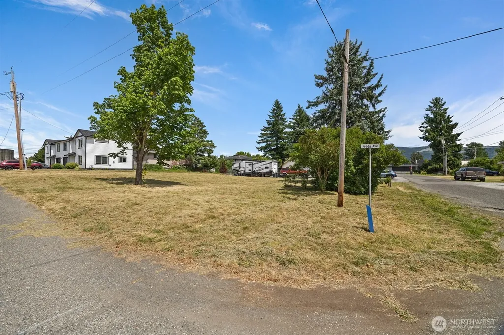 616 Strandell Street Everson WA 98247