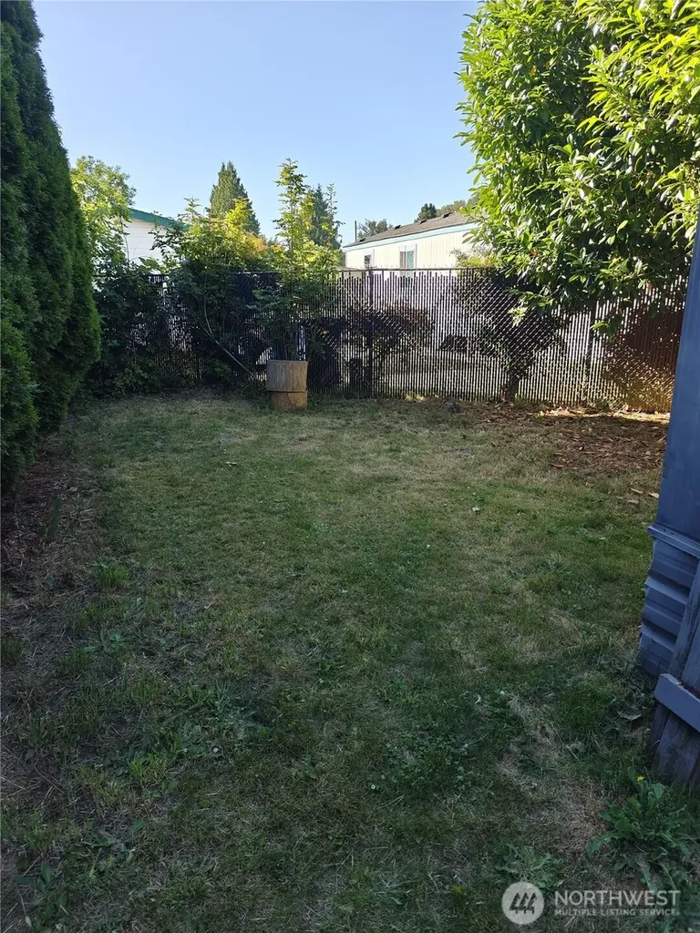 1720 Maple Lane Kent WA 98030