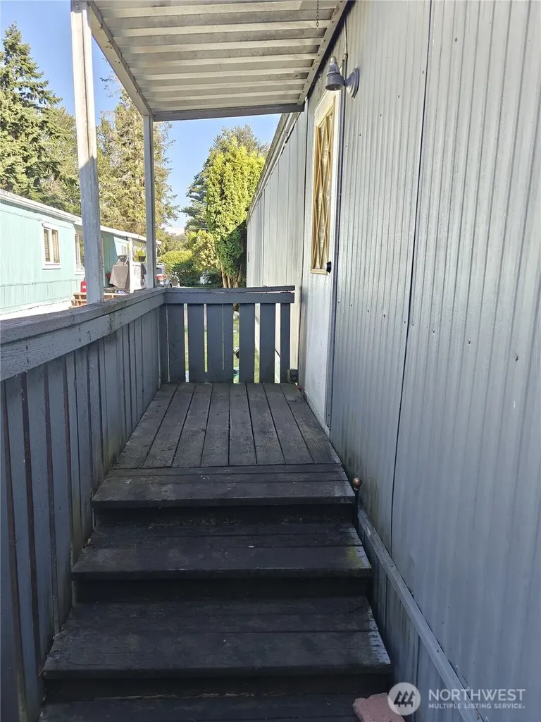 1720 Maple Lane Kent WA 98030