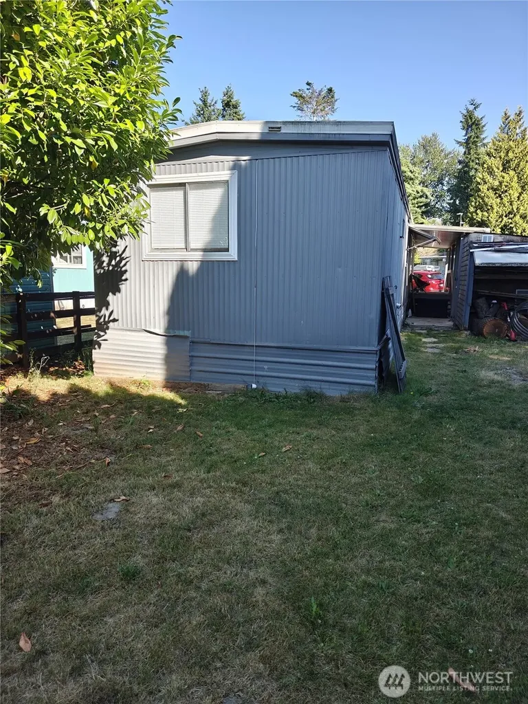 1720 Maple Lane Kent WA 98030