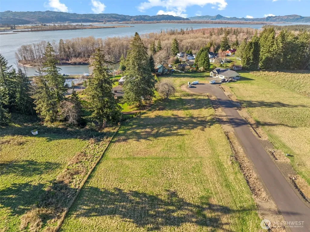 40 Sunnyfield Drive Cathlamet WA 98612