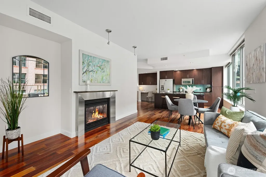 910 Lenora Street Seattle WA 98121