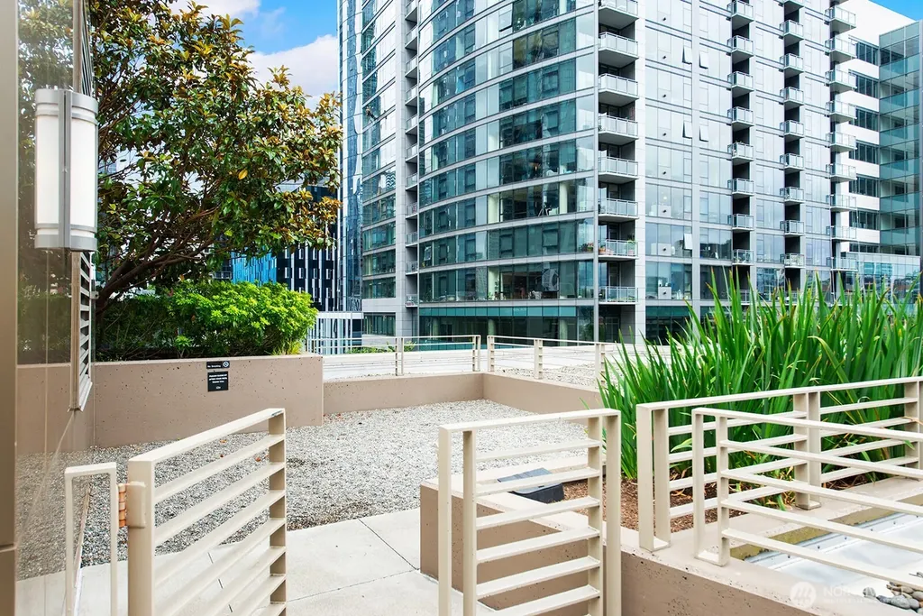 910 Lenora Street Seattle WA 98121
