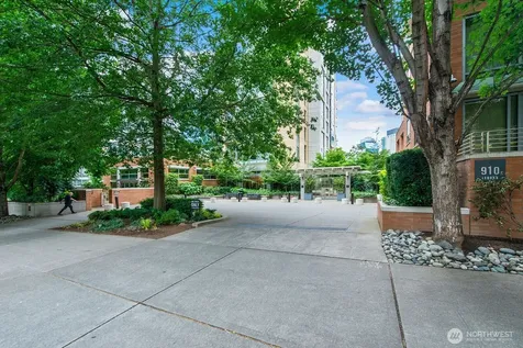 910 Lenora Street Seattle WA 98121