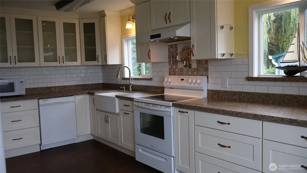 3140 E Washington Port Orchard WA 98366