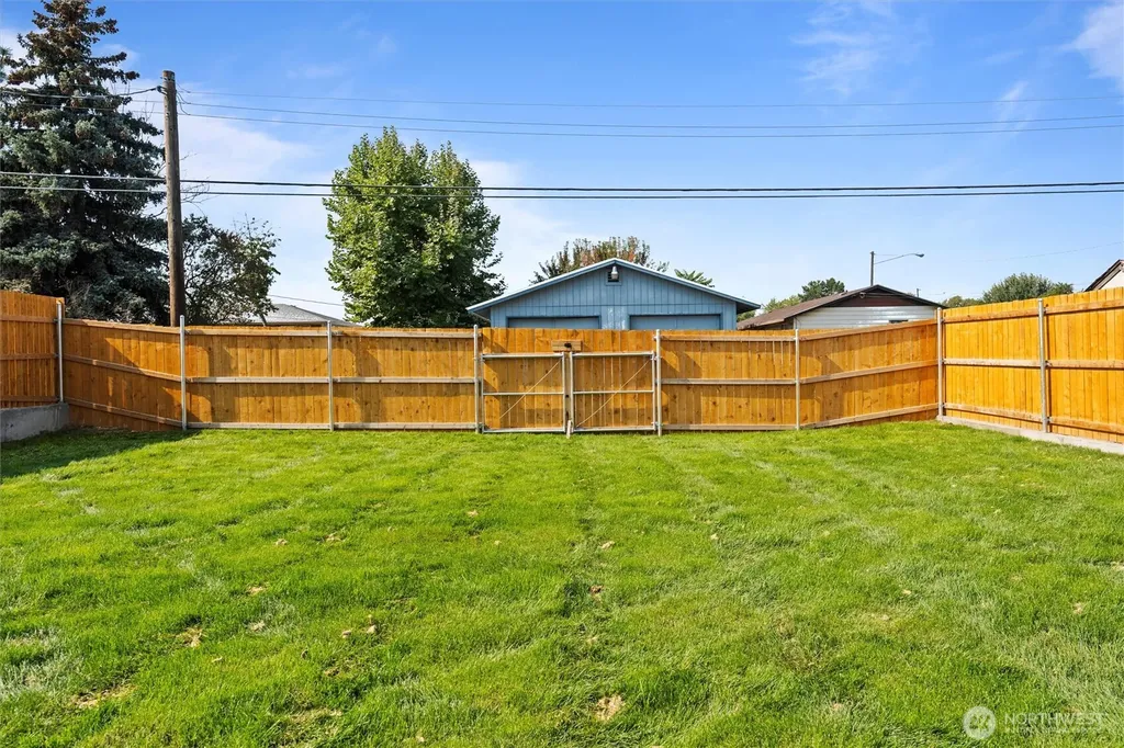 509 S Main Street Warden WA 98857