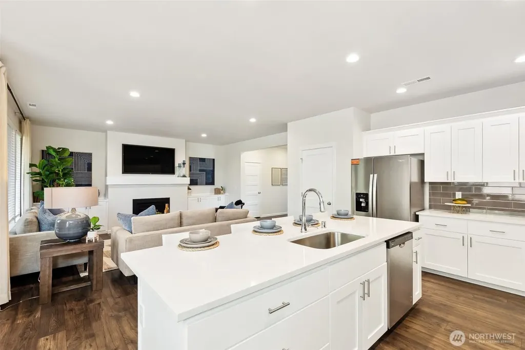 27018 30th Place S Kent WA 98032