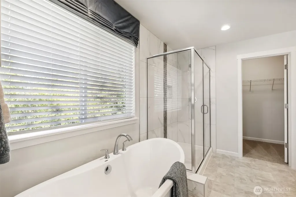 27018 30th Place S Kent WA 98032