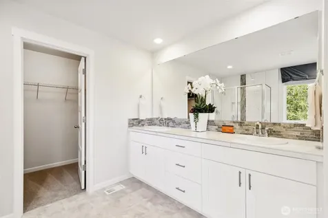 27018 30th Place S Kent WA 98032