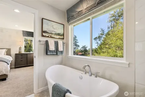 27018 30th Place S Kent WA 98032