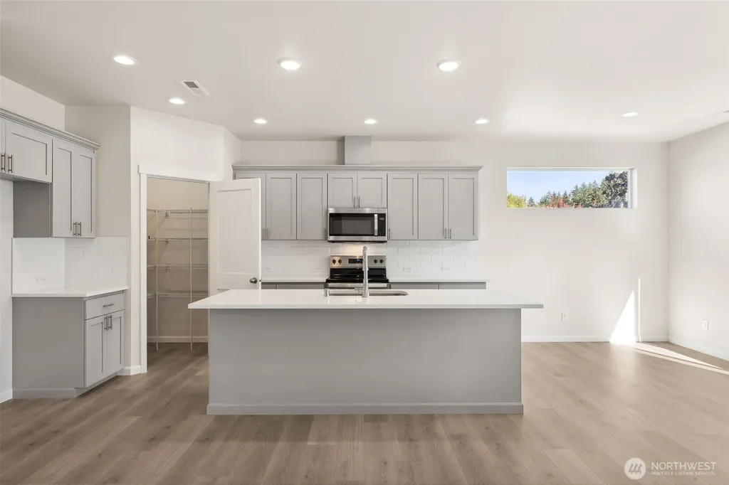 26910 30th Place S Kent WA 98032