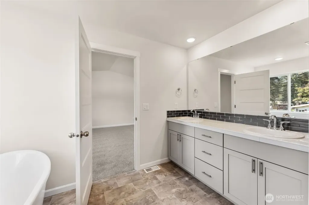 26910 30th Place S Kent WA 98032