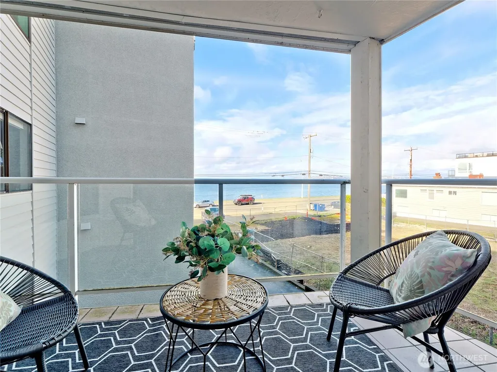 2104 Alki Avenue SW Seattle WA 98116