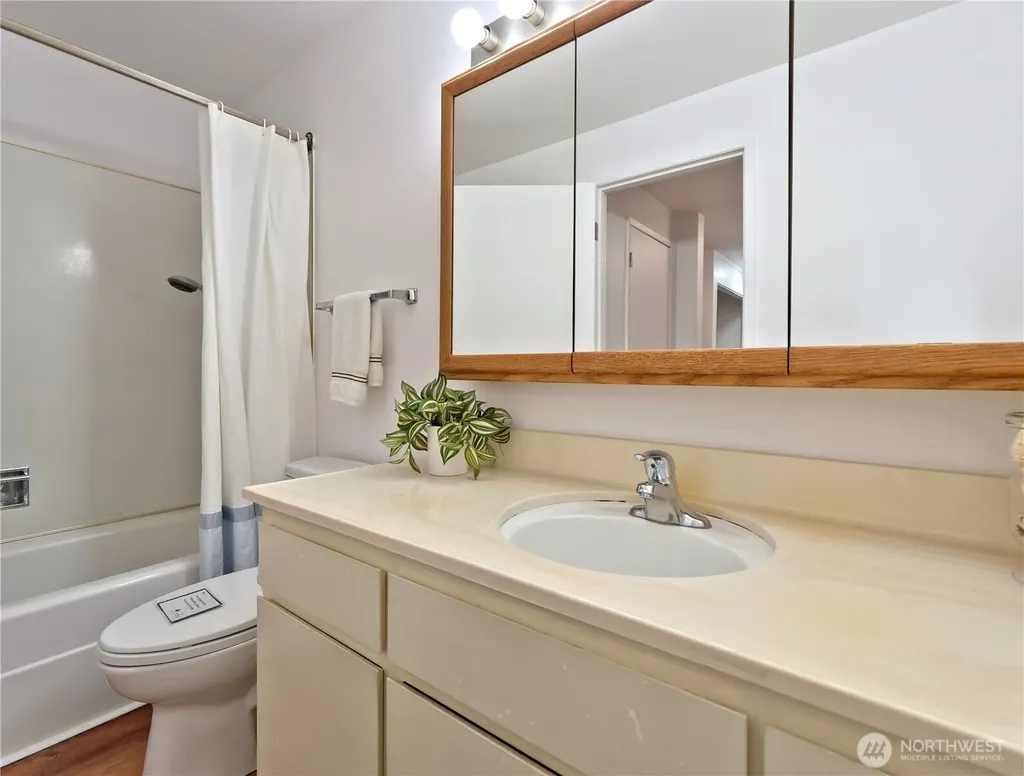 2104 Alki Avenue SW Seattle WA 98116