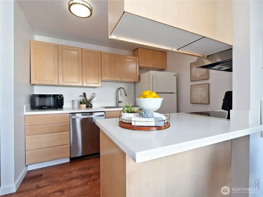 2104 Alki Avenue SW Seattle WA 98116