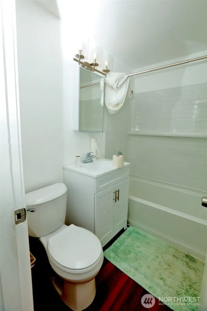 12037 71st Avenue S Seattle WA 98178