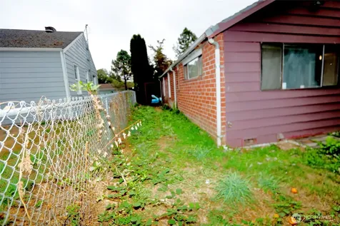 12037 71st Avenue S Seattle WA 98178