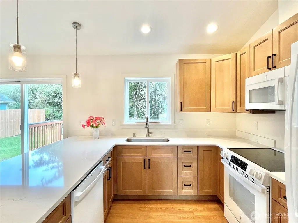382 S Wynoochee Drive SW Ocean Shores WA 98569