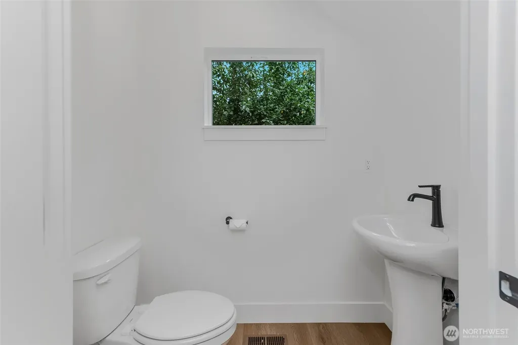 1209 S 6th Avenue Kelso WA 98626