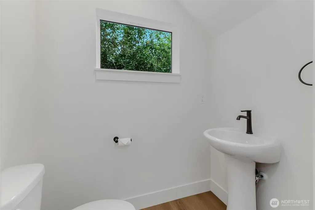 1209 S 6th Avenue Kelso WA 98626