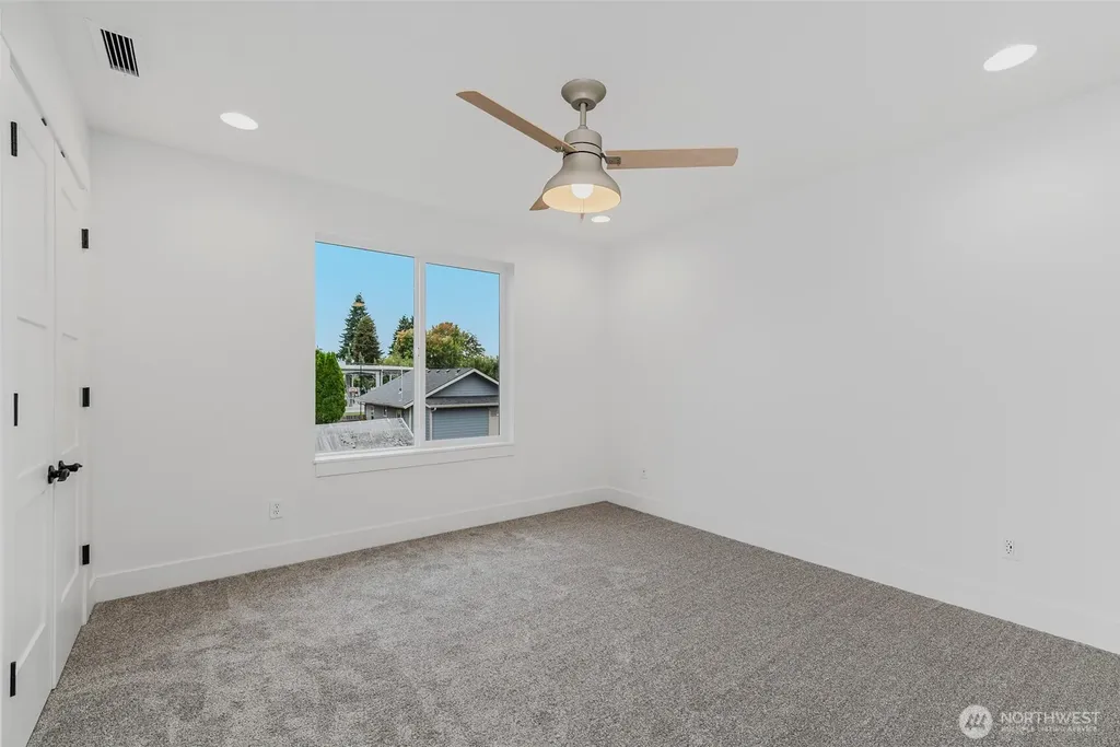 1209 S 6th Avenue Kelso WA 98626