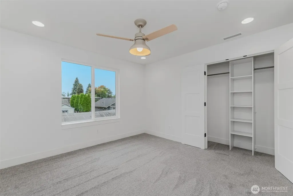 1209 S 6th Avenue Kelso WA 98626