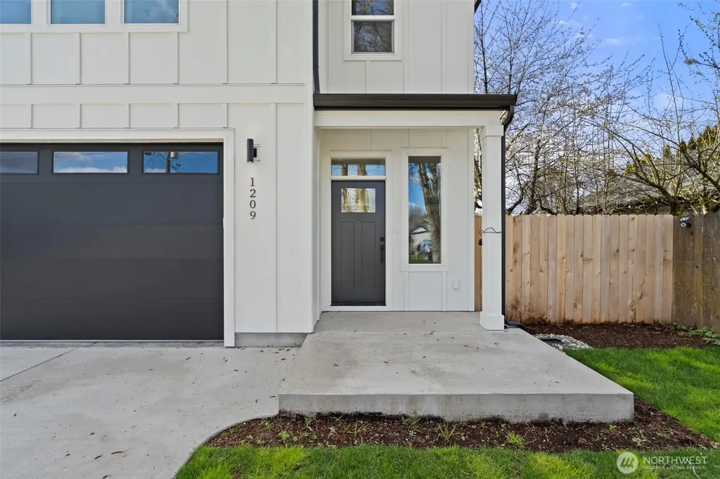 1209 S 6th Avenue Kelso WA 98626