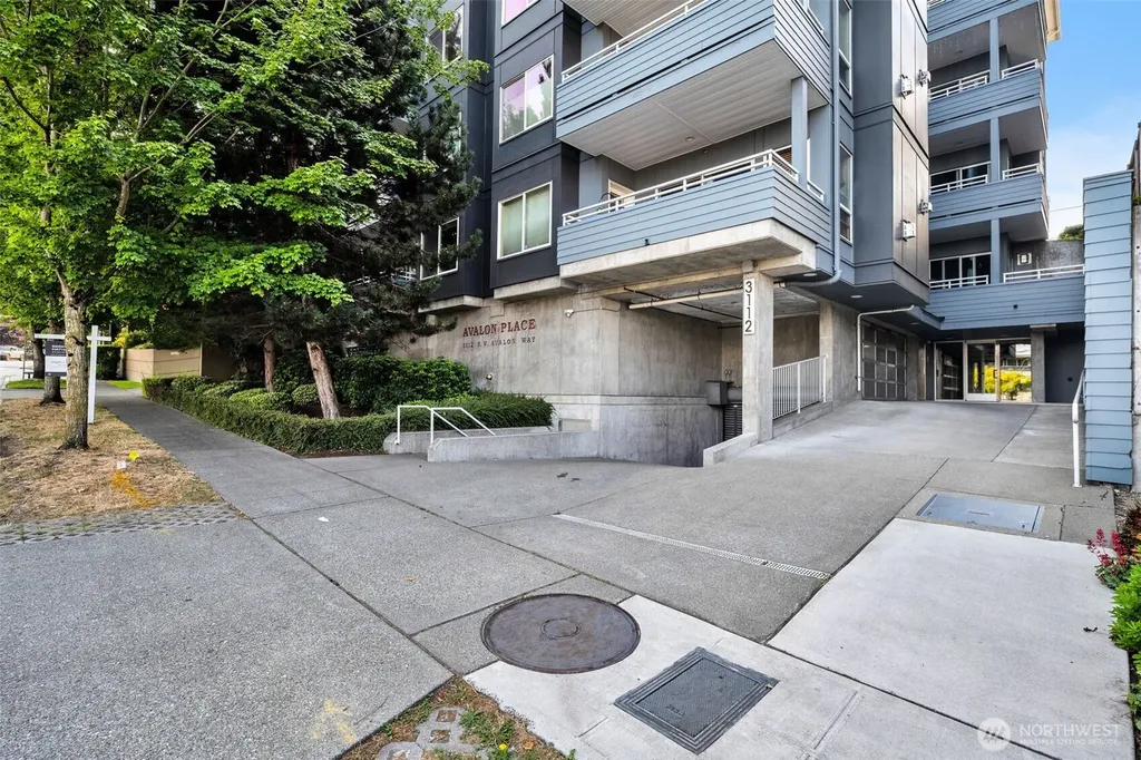 3112 SW Avalon Way Seattle WA 98126