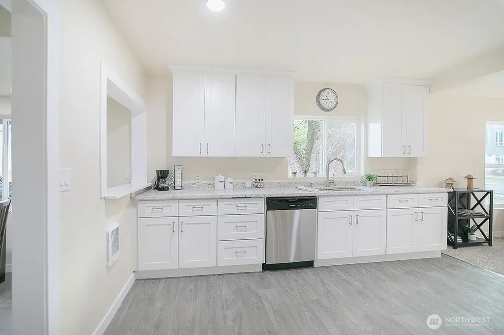 1214 S 5th Avenue Kelso WA 98626