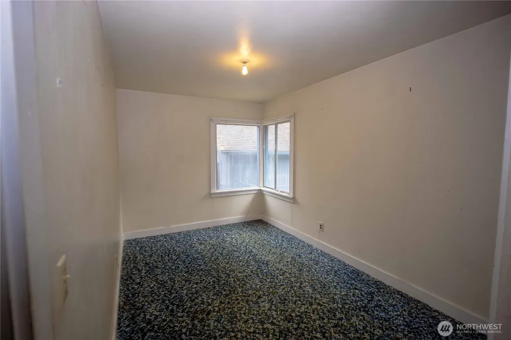 1122 W Spruce Street Port Angeles WA 98362