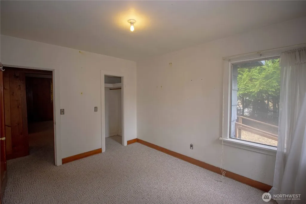 1122 W Spruce Street Port Angeles WA 98362