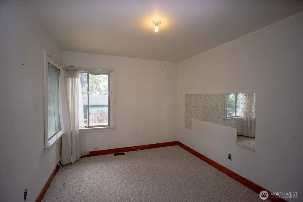 1122 W Spruce Street Port Angeles WA 98362