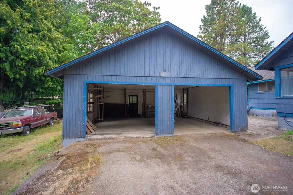 1122 W Spruce Street Port Angeles WA 98362