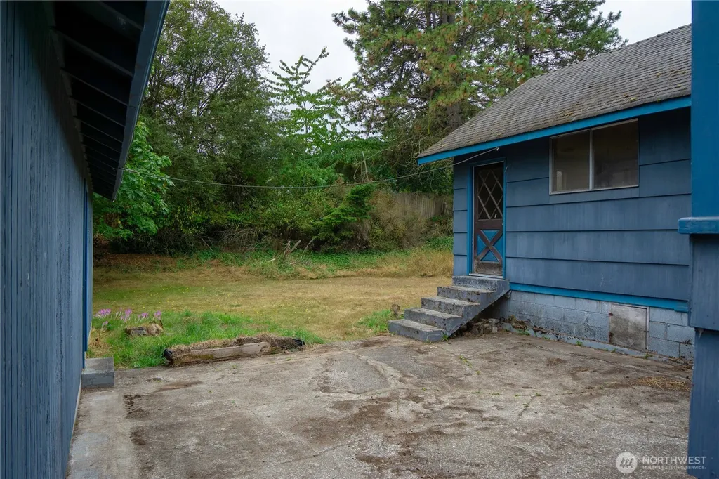 1122 W Spruce Street Port Angeles WA 98362