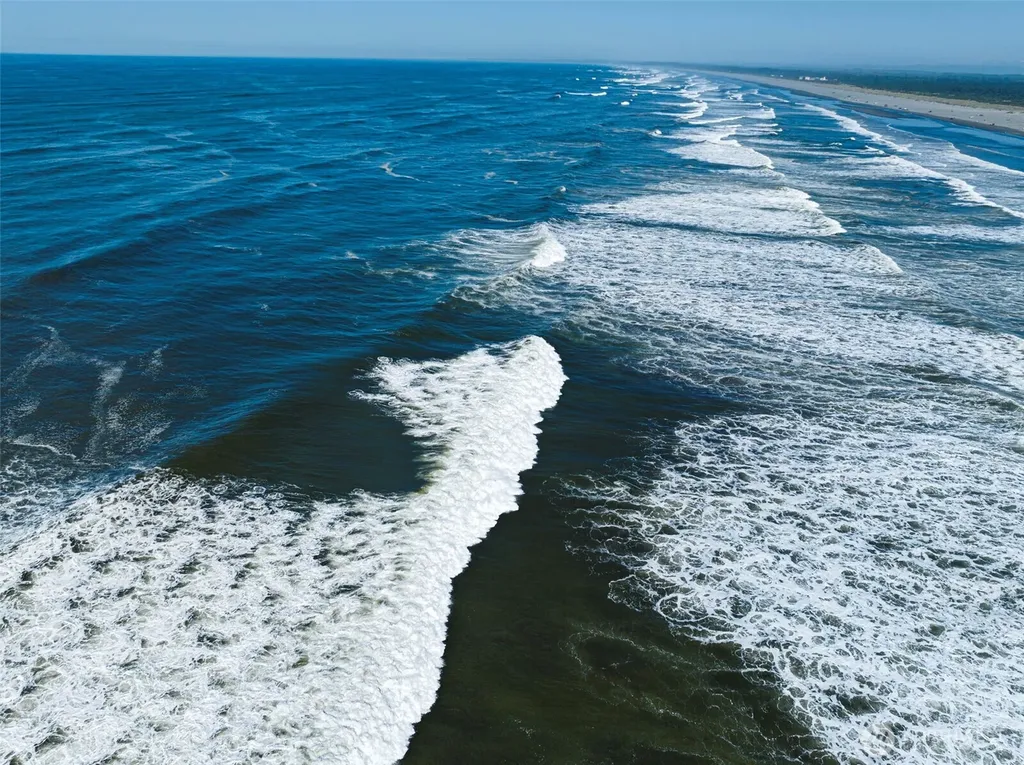 558 Point Brown Ave SE Ocean Shores WA 98569