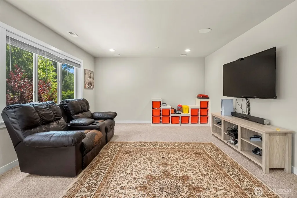19821 75th Avenue NE Kenmore WA 98028