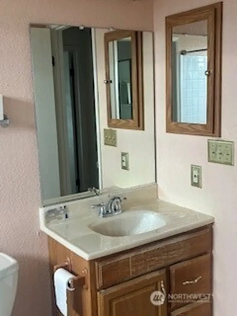 2617 NE 4th Street Renton WA 98056