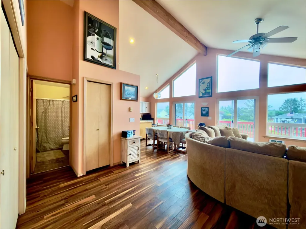 189 N Razor Clam Drive SW Ocean Shores WA 98569