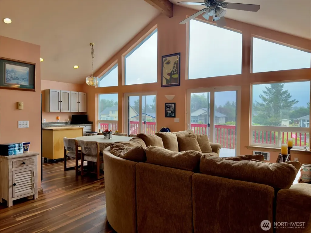 189 N Razor Clam Drive SW Ocean Shores WA 98569