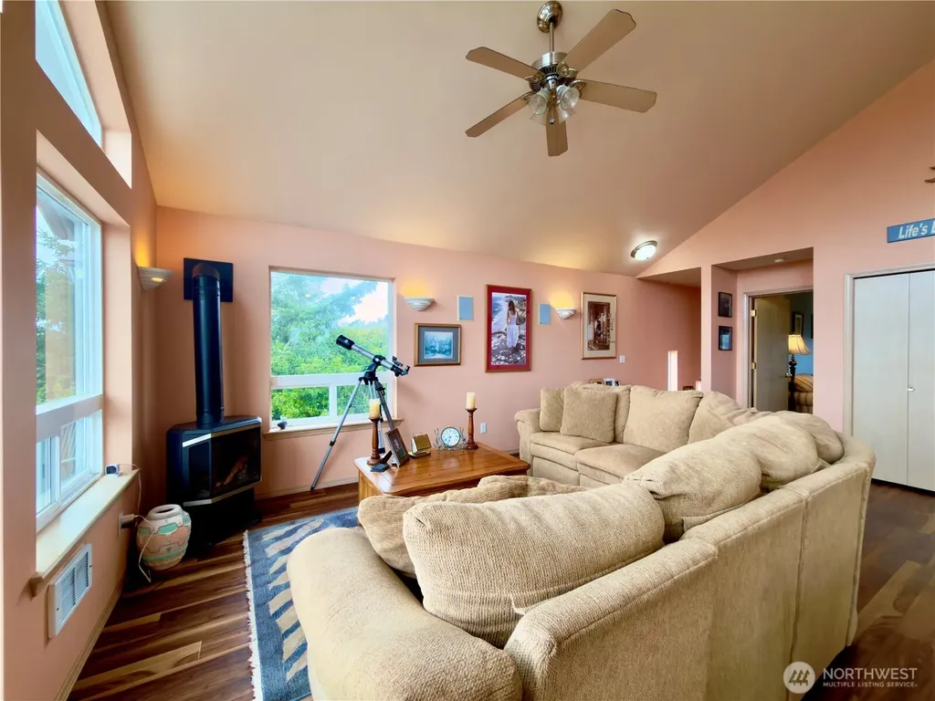 189 N Razor Clam Drive SW Ocean Shores WA 98569