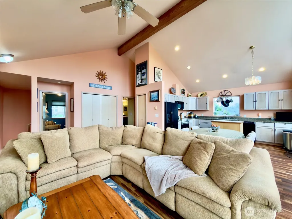 189 N Razor Clam Drive SW Ocean Shores WA 98569