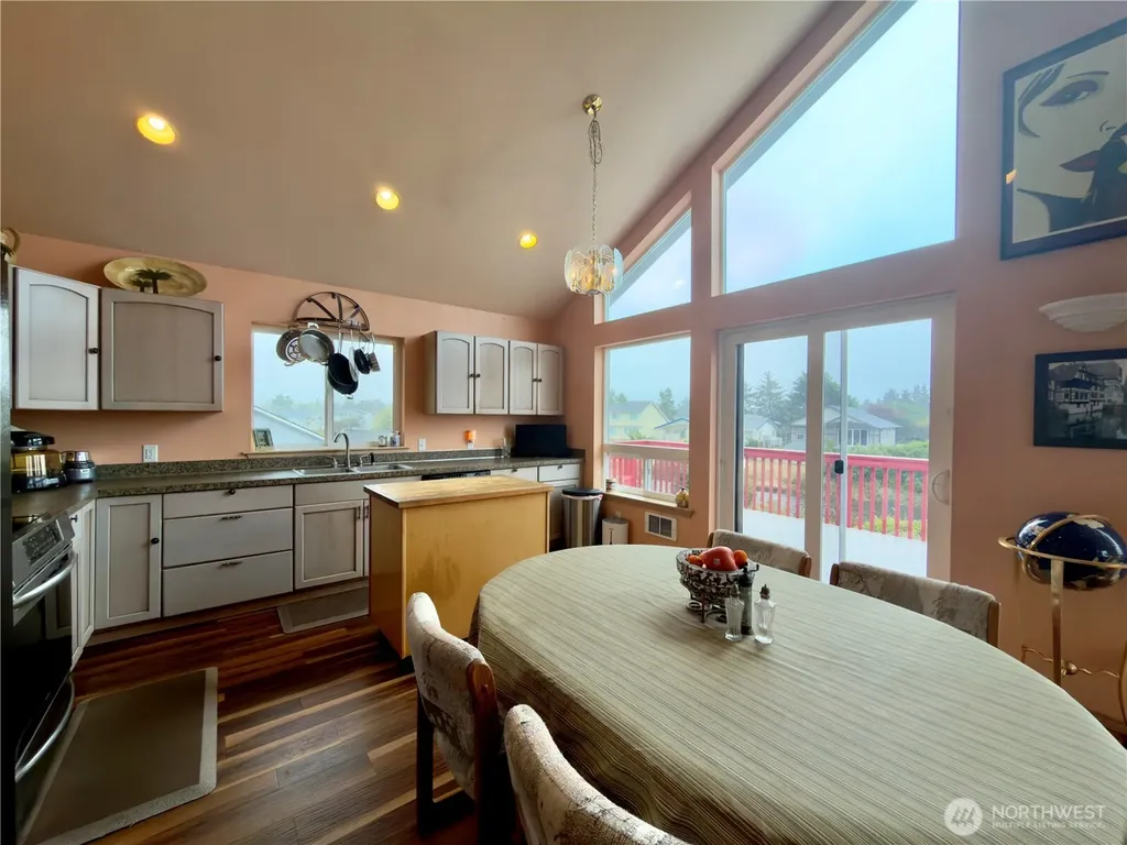 189 N Razor Clam Drive SW Ocean Shores WA 98569