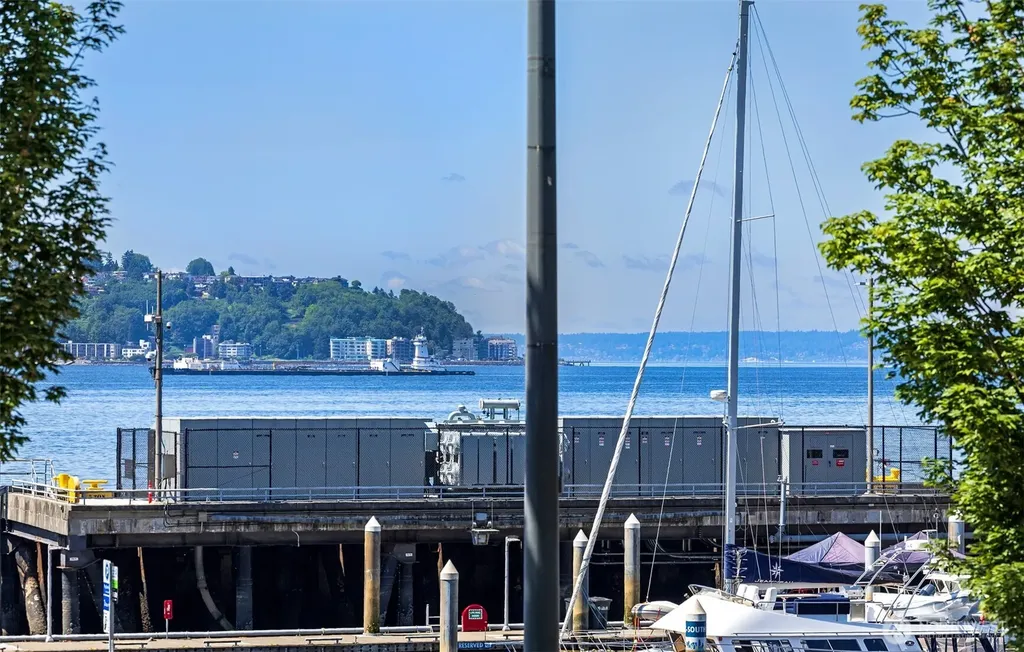 2000 Alaskan Way Seattle WA 98121