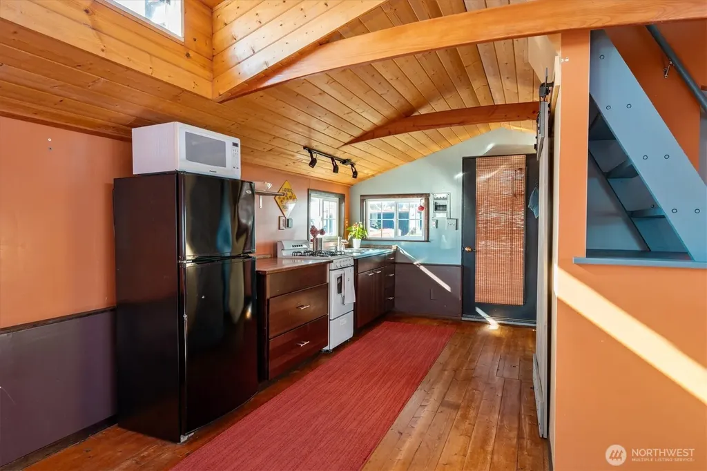 2401 N Northlake Way Seattle WA 98103