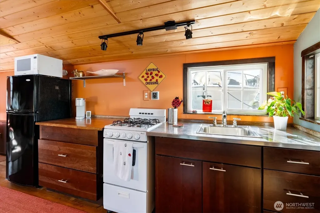 2401 N Northlake Way Seattle WA 98103