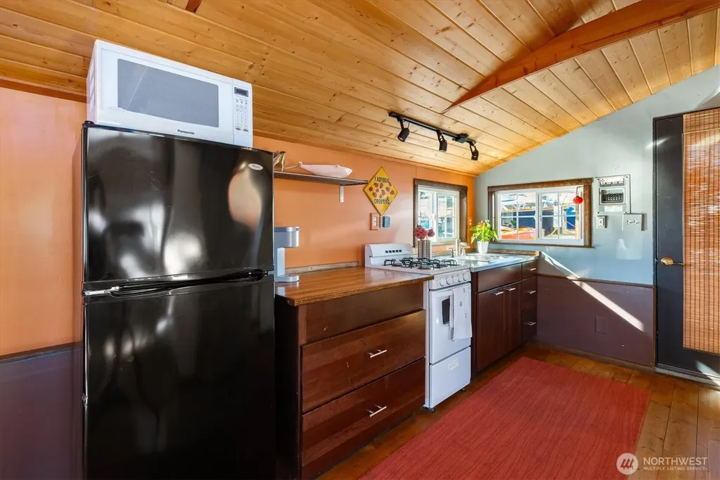 2401 N Northlake Way Seattle WA 98103