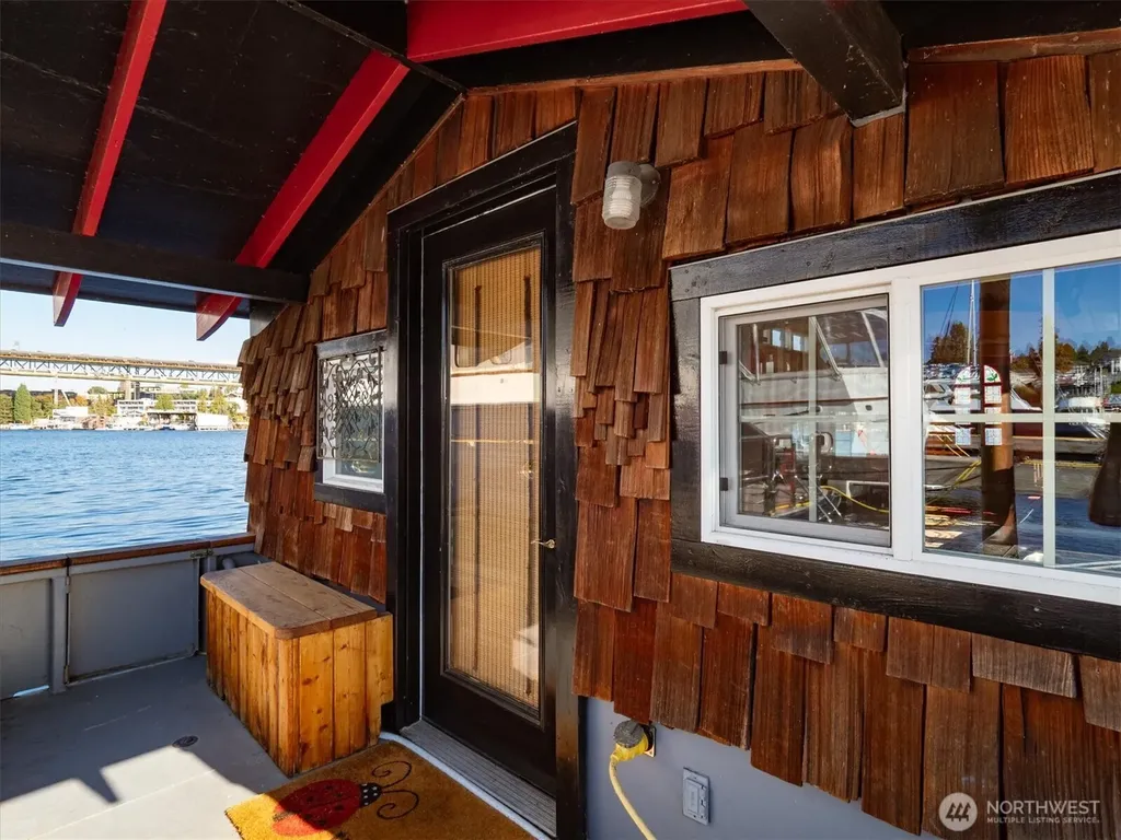 2401 N Northlake Way Seattle WA 98103