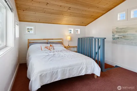2401 N Northlake Way Seattle WA 98103