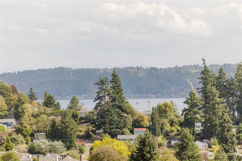 1210 Daniels Avenue Bremerton WA 98312